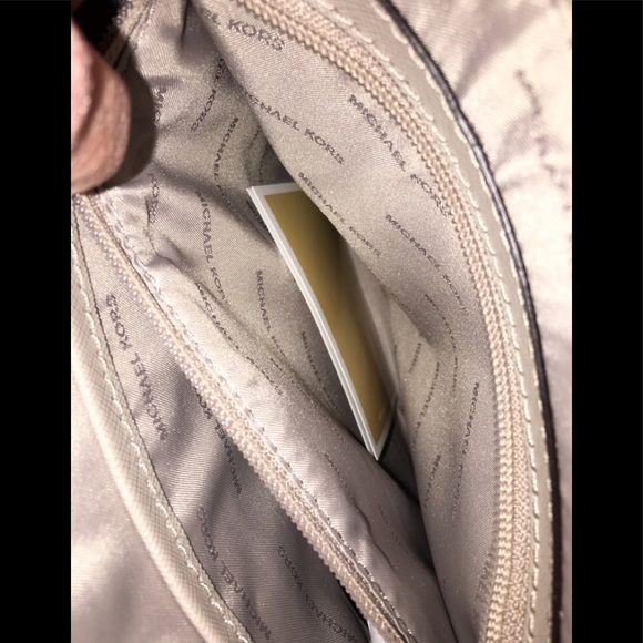 ⭐️HOST PICK⭐️ NWT 💯 Authent Michael Kors Large Convertible Mercer Tote - Picture 15 of 16